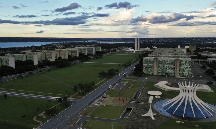 Governo define a próxima sexta-feira, 17, como ponto facultativo