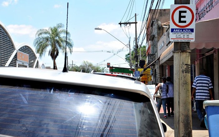 Com vetos, prefeitura publica texto que regulamenta Área Azul