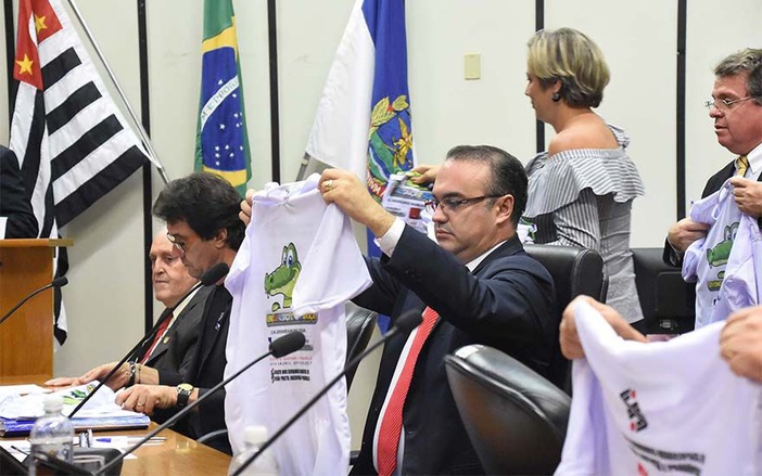 Vereadores vestem camisa da greve e aumentam tom com Prefeitura