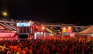 RP Folia resgata tradição de correr atrás do trio elétrico em Ribeirão Preto