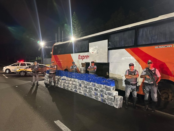 Trio é preso com 1,5 tonelada de maconha em ônibus de viagem no interior de São Paulo