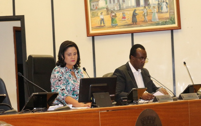 Com vereadores suspensos, Câmara rejeita projeto em segunda discussão