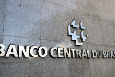 Mercado financeiro reduz previsão da inflação para 5% este ano