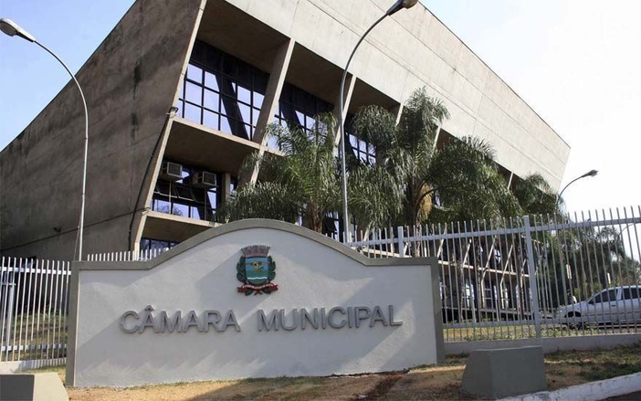 Câmara apura contratação de telefonistas com salários de R$ 15 mil