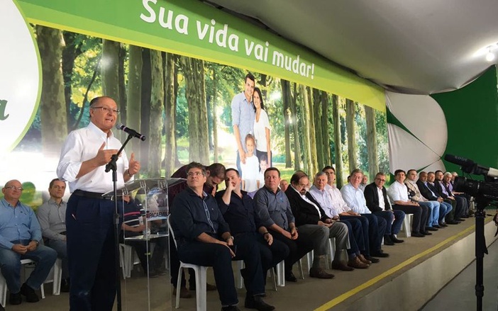 Governador participa de assinatura de contratos do Residencial Vida Nova Ribeirão