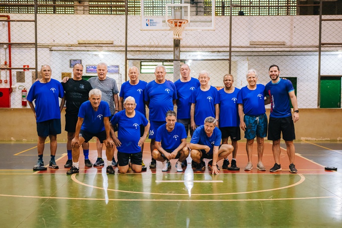 Criado por ex-jogador do Botafogo, grupo se reúne há mais de 40 anos para fazer exercícios