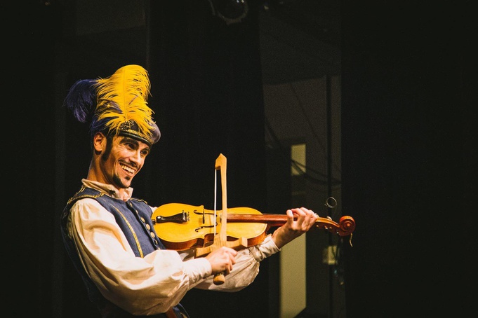 CEU das Artes recebe o espetáculo "As Desventuras do Capitão Rabeca"