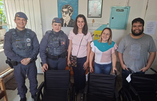 Projeto de Ribeirão Preto entrega oito cadeiras de rodas a lares de idosos