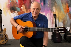 Toquinho celebra 60 anos de carreira no Theatro Pedro II