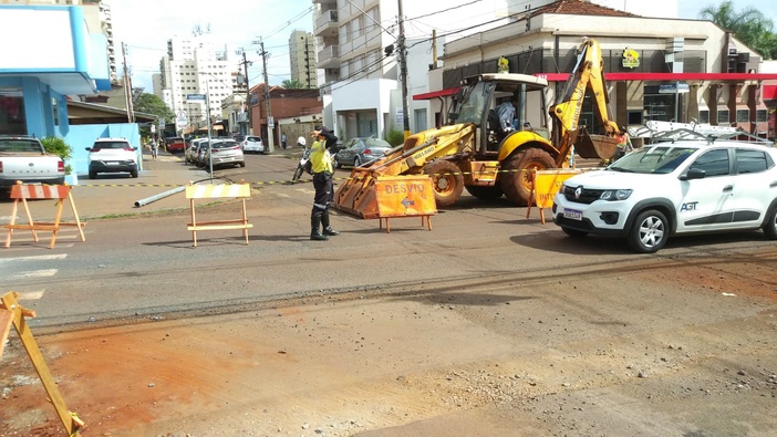 Acesso à rua Prudente de Moraes pela avenida Independência está interditado