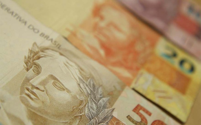 Mais de 900 mil pessoas podem sacar abono salarial de 2014