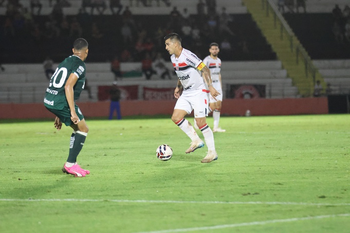 Botafogo-SP perde para o Goiás e segue sem vencer na Série B