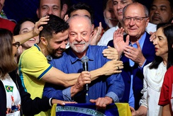 Lula tem crescimento três vezes maior que Flávio Bolsonaro em Ribeirão Preto