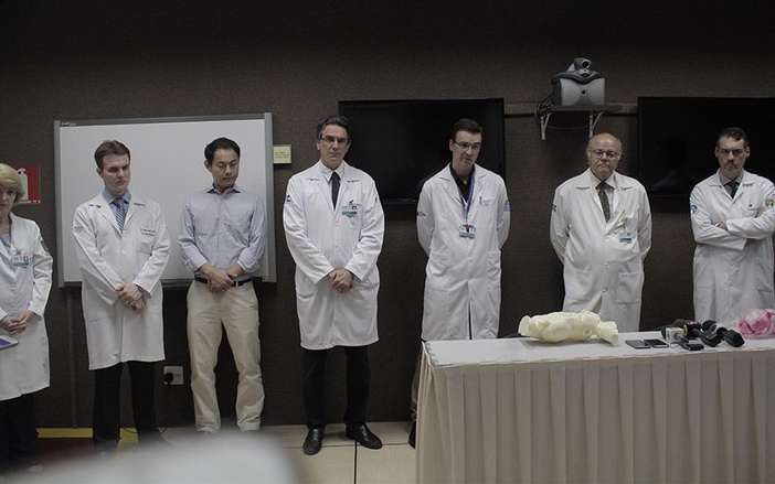 Irmãs siamesas devem receber alta nesta terça-feira, 20, afirma equipe médica do HC