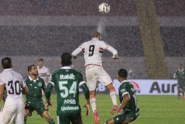 Botafogo perde a quinta seguida e fica a um ponto do Z4