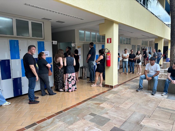 Eleição segue normal e sem sinal de interferência externa, diz Marques