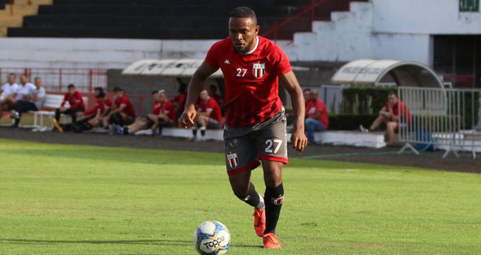 Lateral do Botafogo garante evolução da equipe no reinício da Série B