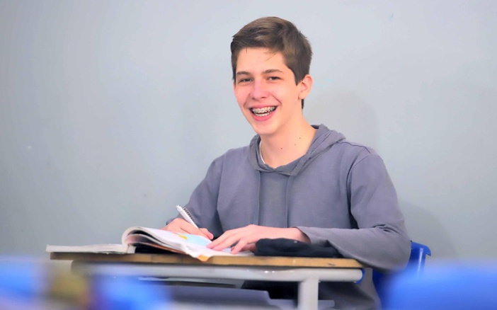 Aluno de escola pública de Ribeirão Preto ganha medalha de ouro em Olimpíada de Matemática