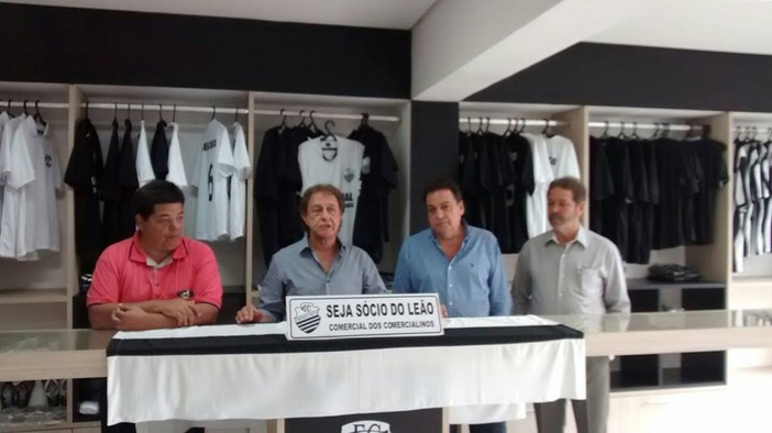Vice-presidente do Comercial pede afastamento