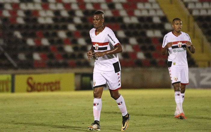 Em mais um jogo ruim, Botafogo perde em casa