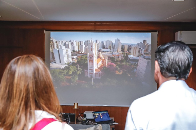 Revide reúne empresários e lideranças para apresentar a campanha "A Catedral precisa de você"