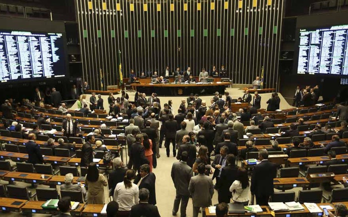 Deputados aprovam texto-base para a reforma do ensino médio