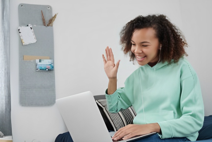 Governo de São Paulo começa novas turmas para Curso de Libras on-line com professores ao vivo