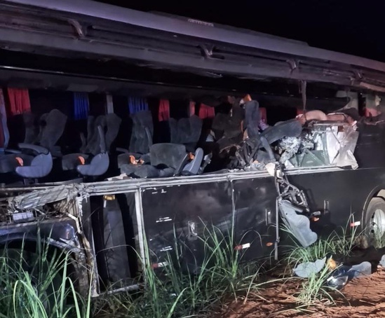 Acidente entre ônibus e carreta deixa 12 mortos e 19 feridos na região de Ribeirão Preto