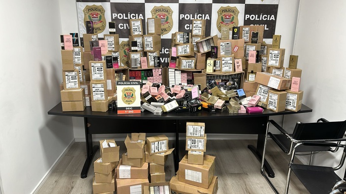 Polícia Civil fecha fábrica de perfumes falsificados em São Paulo