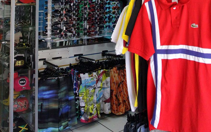 Com placas de ‘vende-se’, Shopping Popular vive às moscas