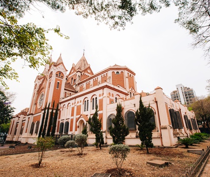 Quermesse da Catedral une tradição e solidariedade em campanha por restauração histórica
