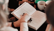 Livraria de Ribeirão cria clubes de literatura árabe e Homero
