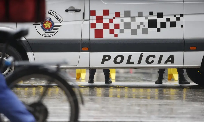 PM que arremessou rapaz de ponte responderá por tentativa de homicídio