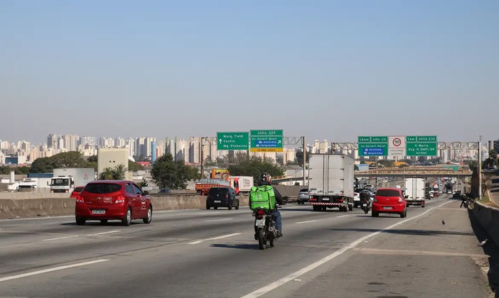 Três romeiros morrem atropelados na Dutra a caminho de Aparecida