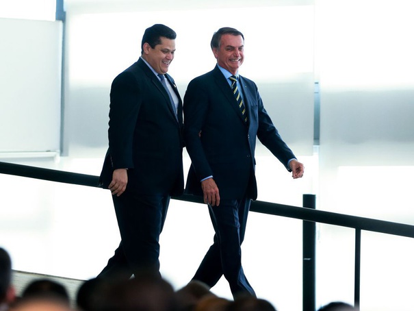 Presidente do Senado testa positivo para o novo coronavírus