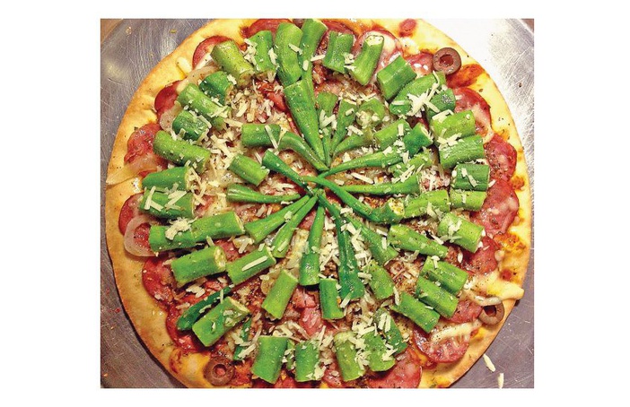 Concassée de tomates, azeitonas e pizza de quiabo