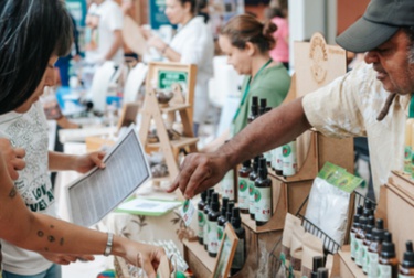 Feira Veg reúne expositores na Nove de Julho em Ribeirão Preto