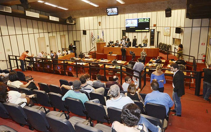 Por reunião do aeroporto, Câmara antecipa sessão