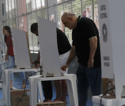 Idosos votam primeiro: conheça outros eleitores com prioridade
