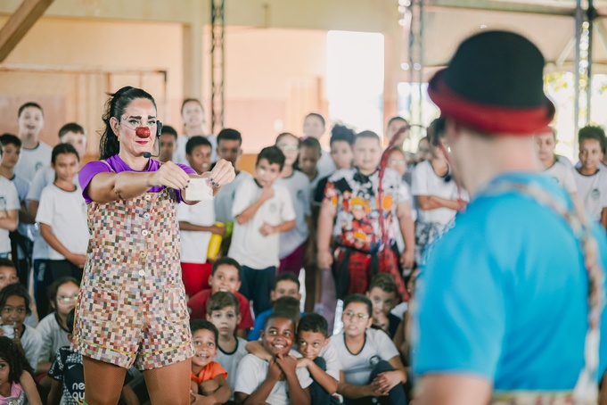 Festival Internacional de Circo leva magia às escolas municipais de Ribeirão Preto