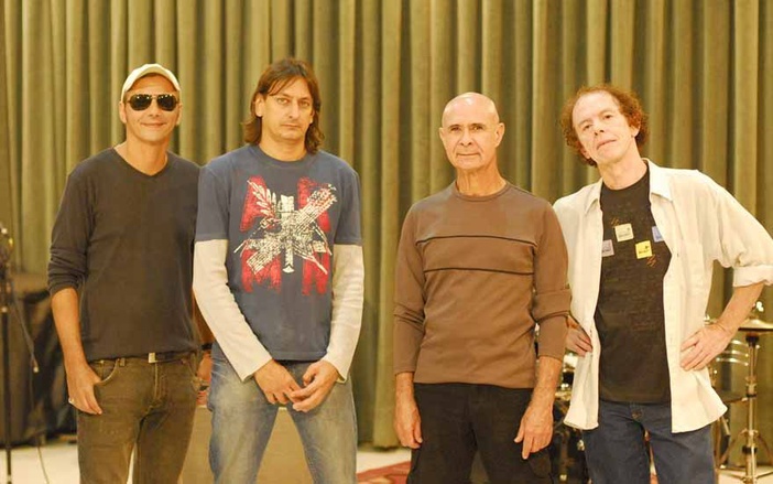 Banda 14 Bis se apresenta no Theatro Pedro II