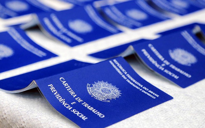 Taxa de desemprego fica em 12,9% no trimestre encerrado em abril