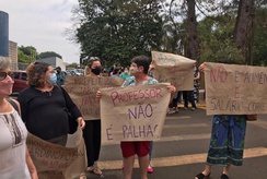 Professores municipais de Jardinópolis protestam por reajuste salarial