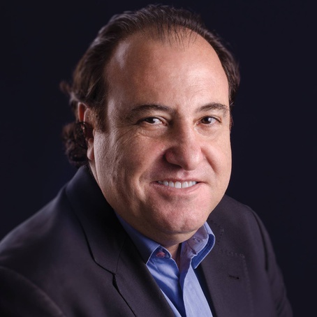 Morre o colunista social Amir Calil, aos 60 anos