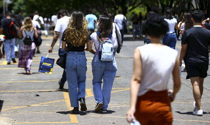Estudantes já podem pedir isenção de taxa de inscrição do Enem