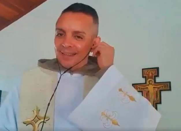 Capelão do HC usa tecnologia para dar apoio espiritual a pacientes e famílias