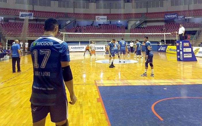 Vôlei Ribeirão inicia quartas de final com vitória
