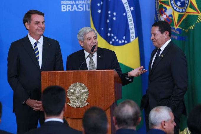 Ministro Augusto Heleno testou positivo para coronavírus