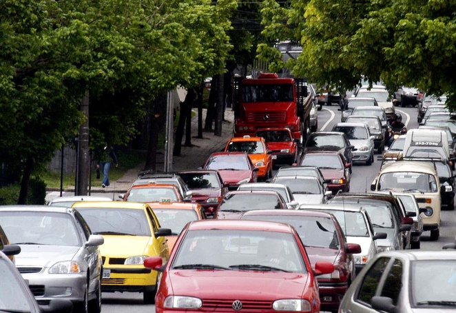Atenção: veículos com placas final 8 devem fazer licenciamento em outubro