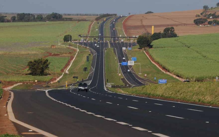Em média, empresa retira 13 toneladas de lixo por mês de rodovias de Ribeirão e região